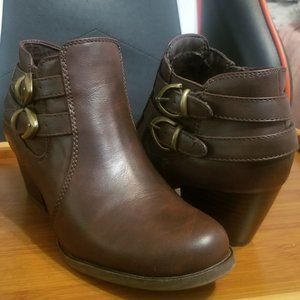 "Baretraps"  Ankle Boots Brown 7M